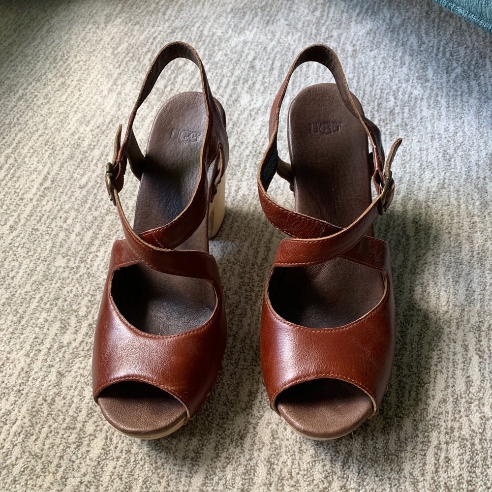 Brown UGG clog sandals sz 9